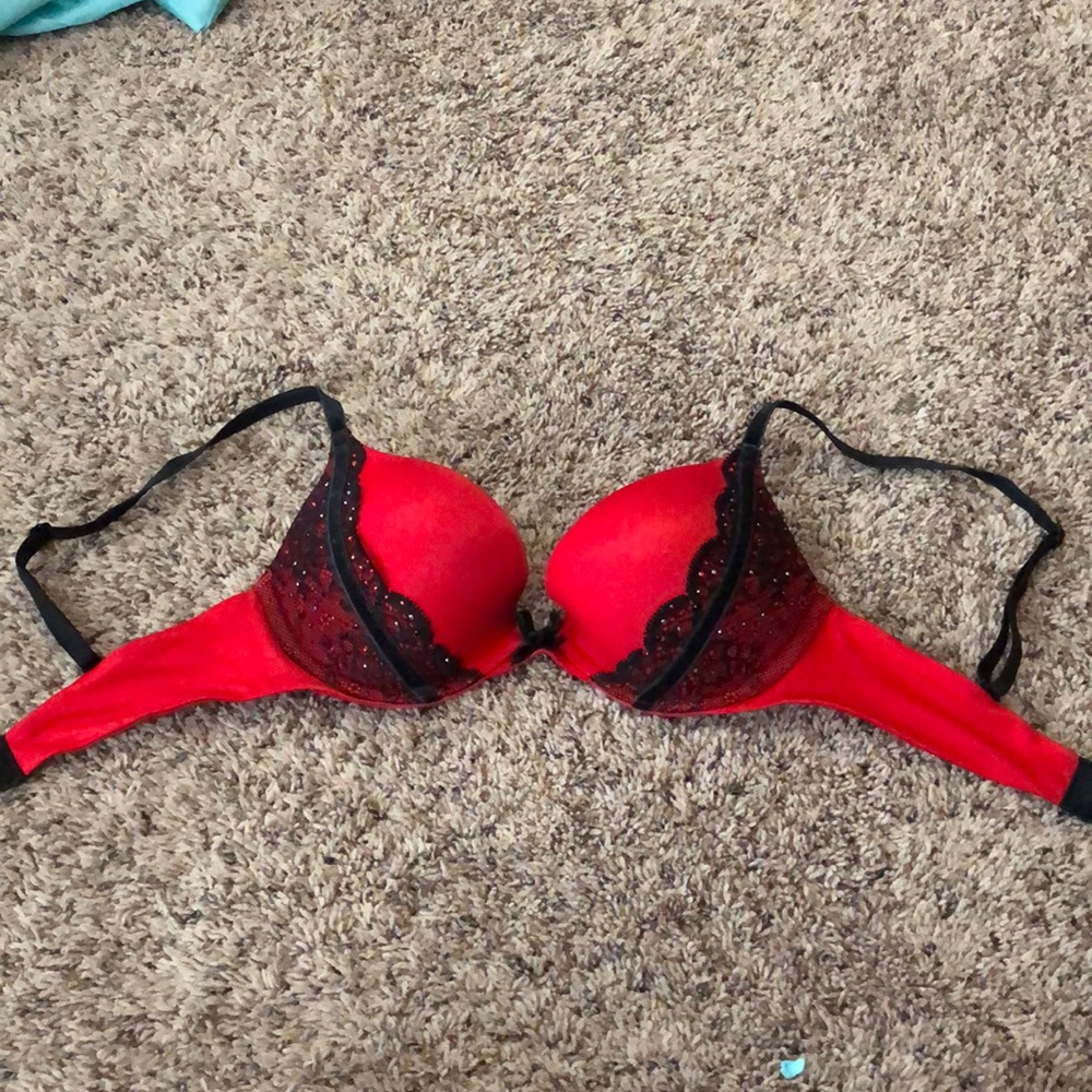 Victoria secret bra NEVER WORN (tags off)
